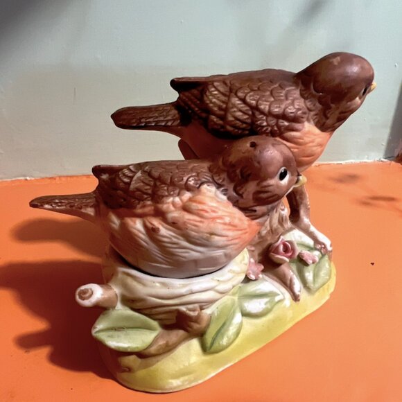 Nesting Robins Salt & Pepper Shaker | Birds on Branch | Vintage Country Kitchen - Picture 6 of 11